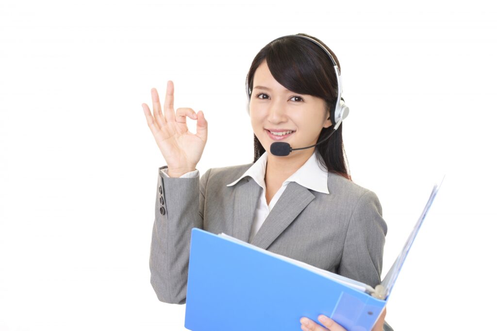 OKの指をしているテレアポ女性社員